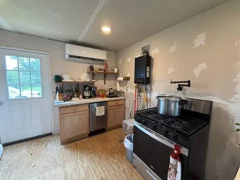 Kitchen - 1498 State Route Ra, Mountain View, MO 65548 photo 2 of 2