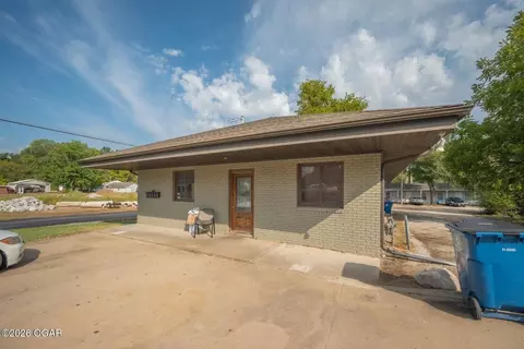 522 W Brook St, Neosho, MO 64850