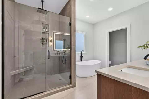 Bath - 346 Sunset Dr, Saddlebrooke, MO 65630 photo 2 of 5