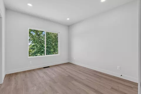 Bedroom - 346 Sunset Dr, Saddlebrooke, MO 65630 photo 4 of 5