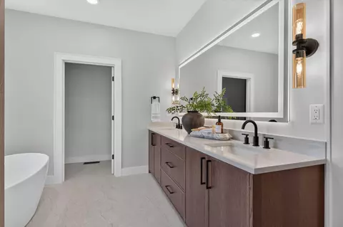 Bath - 346 Sunset Dr, Saddlebrooke, MO 65630 photo 1 of 5
