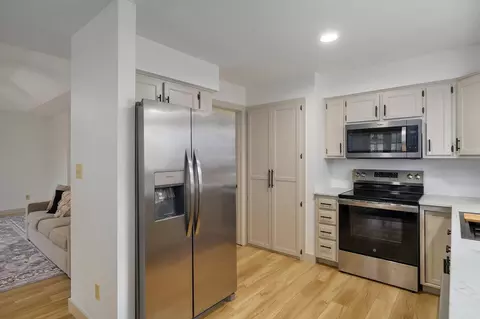 Kitchen - 915 Breann Ct, Nixa, MO 65714 photo 2 of 3