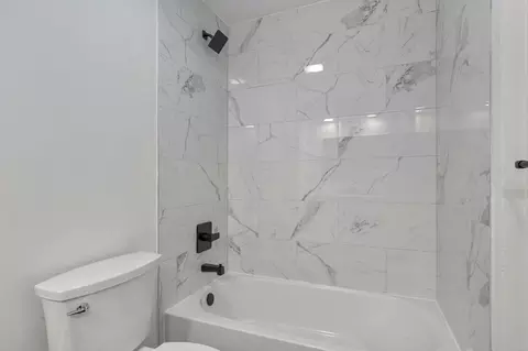 Bath - 915 Breann Ct, Nixa, MO 65714 photo 3 of 3