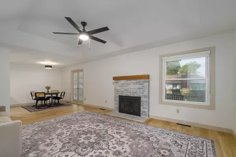 Living - 915 Breann Ct, Nixa, MO 65714 photo 1 of 3
