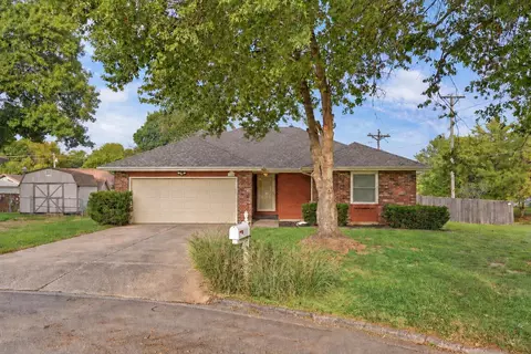 Exterior - 915 Breann Ct, Nixa, MO 65714 photo 3 of 8