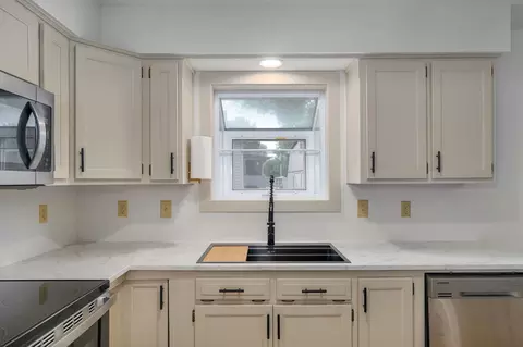 Kitchen - 915 Breann Ct, Nixa, MO 65714 photo 3 of 3