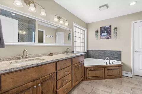 Bath - 1712 N Gregory Dr, Nixa, MO 65714 photo 1 of 4
