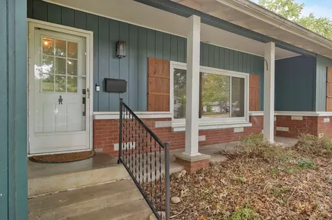 Exterior - 2141 S Oak Grove Ave, Springfield, MO 65804 photo 3 of 6