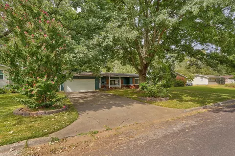 Exterior - 2141 S Oak Grove Ave, Springfield, MO 65804 photo 2 of 6