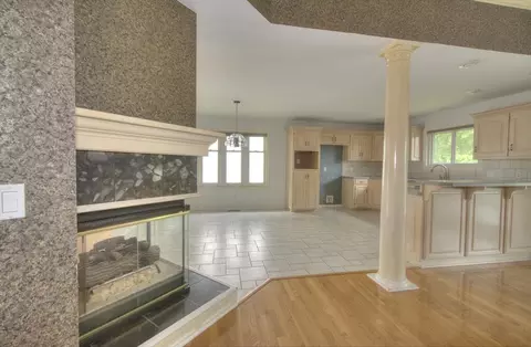 Living - 2525 N Meadowlake Dr, Springfield, MO 65802 photo 2 of 4