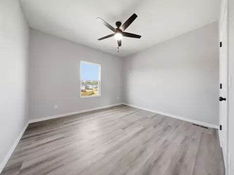 Bedroom - 5175 W Crestmere Dr, Springfield, MO 65802 photo 7 of 9
