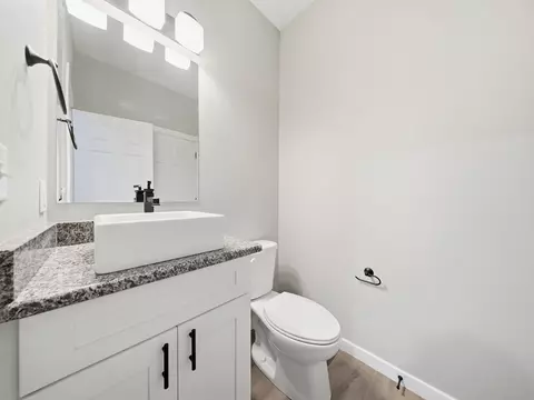 Bath - 5175 W Crestmere Dr, Springfield, MO 65802 photo 1 of 3