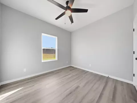 Bedroom - 5175 W Crestmere Dr, Springfield, MO 65802 photo 4 of 9