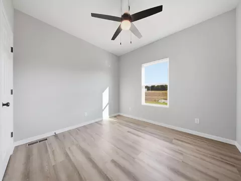 Bedroom - 5175 W Crestmere Dr, Springfield, MO 65802 photo 1 of 9