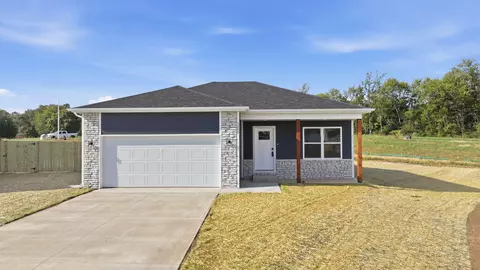 Exterior - 5250 W Crestmere Dr, Springfield, MO 65802 photo 3 of 5