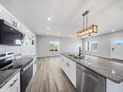 Kitchen - 5250 W Crestmere Dr, Springfield, MO 65802 photo 3 of 3