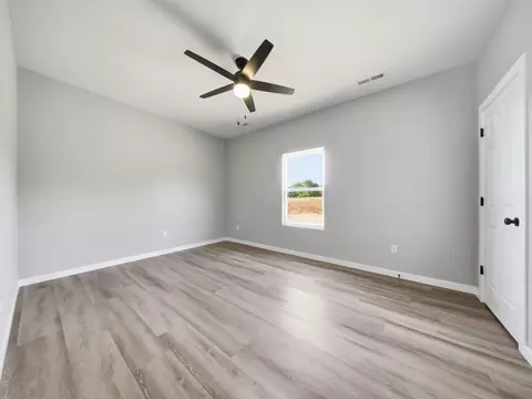 Bedroom - 5250 W Crestmere Dr, Springfield, MO 65802 photo 4 of 9