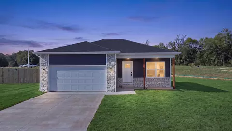 Exterior - 5250 W Crestmere Dr, Springfield, MO 65802 photo 4 of 5
