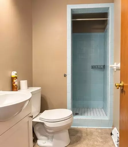 Bath - 4142 S Broadway Ave, Springfield, MO 65807 photo 4 of 4