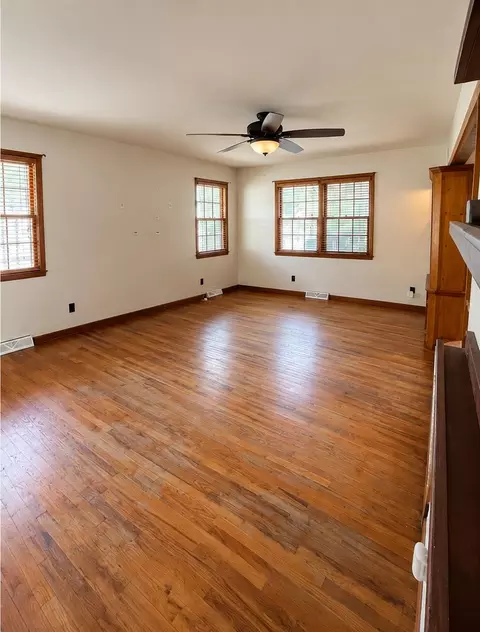 Living - 4142 S Broadway Ave, Springfield, MO 65807 photo 5 of 6