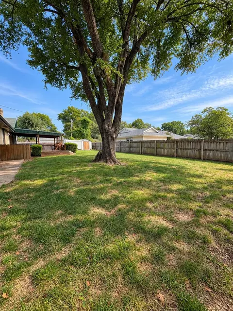Exterior - 4142 S Broadway Ave, Springfield, MO 65807 photo 5 of 6