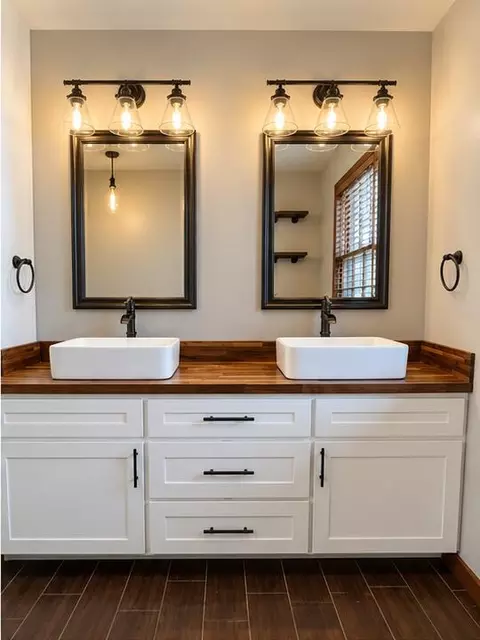 Bath - 4142 S Broadway Ave, Springfield, MO 65807 photo 3 of 4