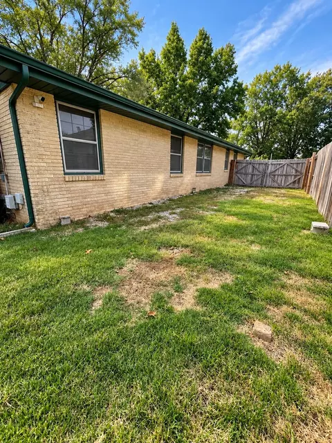 Exterior - 4142 S Broadway Ave, Springfield, MO 65807 photo 6 of 6