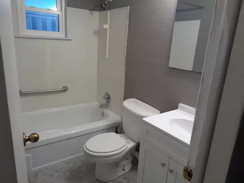 Bath - 1200 W Atlantic St, Springfield, MO 65803 photo 1 of 2