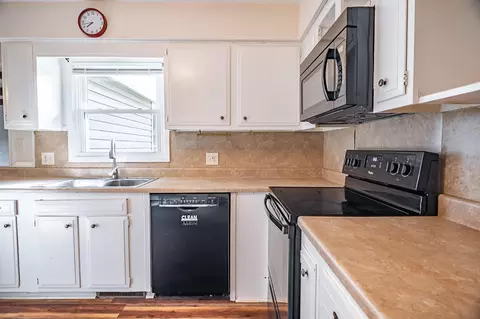 Kitchen - 214 S Farmer Rd, Willard, MO 65781 photo 3 of 5
