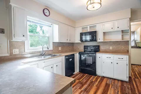 Kitchen - 214 S Farmer Rd, Willard, MO 65781 photo 2 of 5