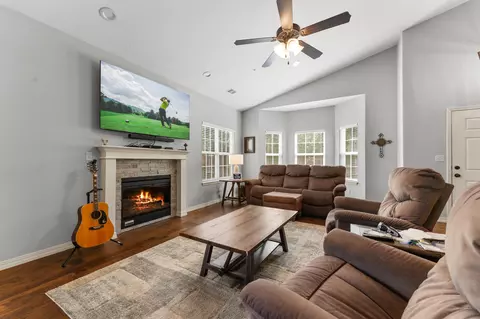 Living - 142 Rue De Villas Cir, Branson, MO 65616 photo 2 of 4