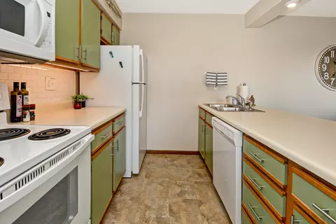 Kitchen - 5 Treehouse Ln # 3, Branson, MO 65616 photo 1 of 6