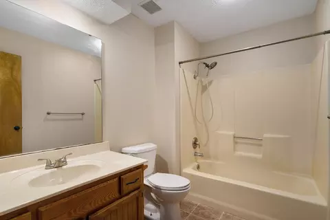 Bath - 3484 S Meadowlark Ave, Springfield, MO 65807 photo 3 of 3