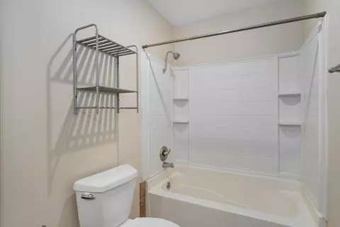 Bath - 3484 S Meadowlark Ave, Springfield, MO 65807 photo 2 of 3