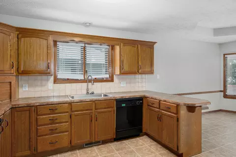 Kitchen - 3484 S Meadowlark Ave, Springfield, MO 65807 photo 4 of 4