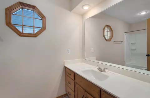 Bath - 3484 S Meadowlark Ave, Springfield, MO 65807 photo 1 of 3