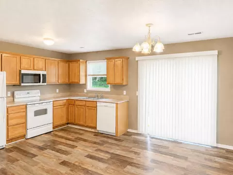 5005 Peach Dr, Merriam Woods, MO 65740