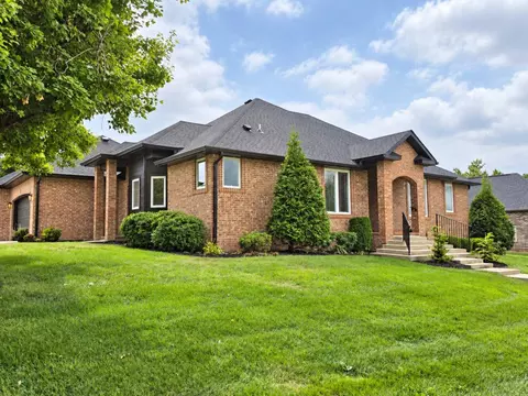 Exterior - 816 W Myra Dr, Nixa, MO 65714 photo 2 of 5