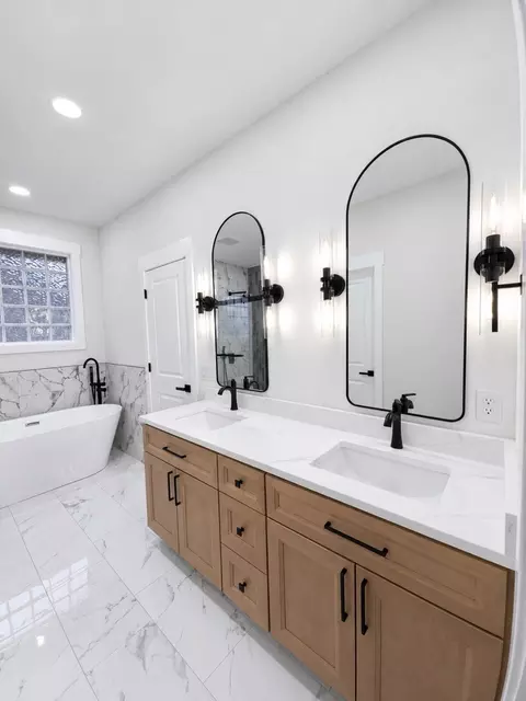 Bath - 816 W Myra Dr, Nixa, MO 65714 photo 4 of 4