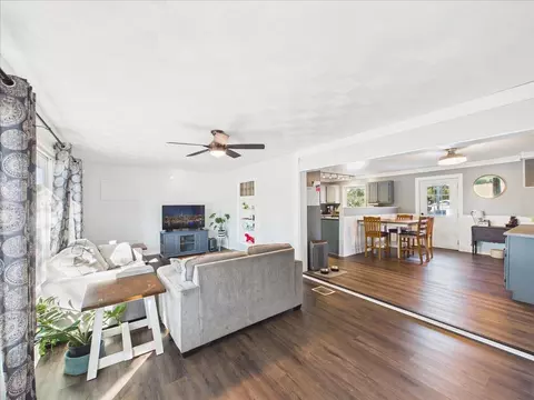 Living - 1115 S Locust St, Buffalo, MO 65622 photo 3 of 4