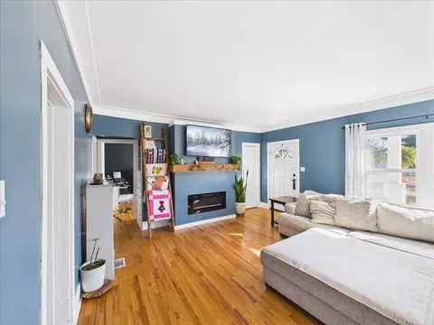 Living - 1115 S Locust St, Buffalo, MO 65622 photo 2 of 4
