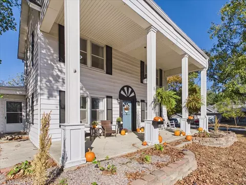 Exterior - 1115 S Locust St, Buffalo, MO 65622 photo 4 of 12