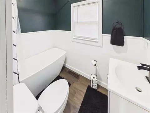 Bath - 1115 S Locust St, Buffalo, MO 65622 photo 1 of 5