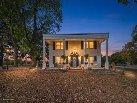 Exterior - 1115 S Locust St, Buffalo, MO 65622 photo 2 of 12