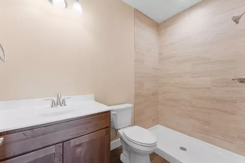 Bath - 145 Snapper St, Branson, MO 65616 photo 3 of 5