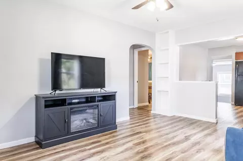 Entry Way - 1872 N Broadway Ave, Springfield, MO 65803 photo 1 of 6