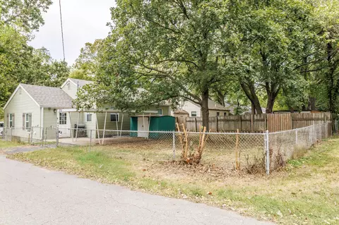 Exterior - 1872 N Broadway Ave, Springfield, MO 65803 photo 3 of 7