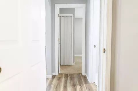 Entry Way - 1872 N Broadway Ave, Springfield, MO 65803 photo 4 of 6