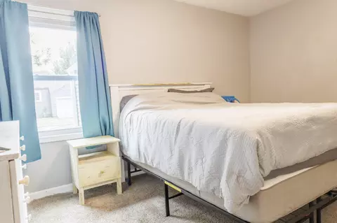 Bedroom - 1872 N Broadway Ave, Springfield, MO 65803 photo 4 of 6