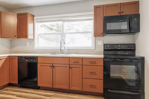 Kitchen - 1872 N Broadway Ave, Springfield, MO 65803 photo 2 of 6